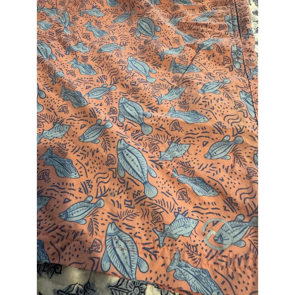 Magellan Outdoors Mens Salmon Pink Fish Print Swim Trunks linerless Large. EUC